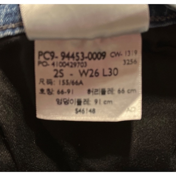 Levi Strauss & Co. Gold Label Women's Totally Shaping Bootcut Jeans. Size: 2S - Picture 10 of 11